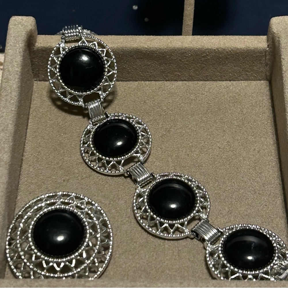 Vintage Sarah Cov bracelet, earrings & brooch set